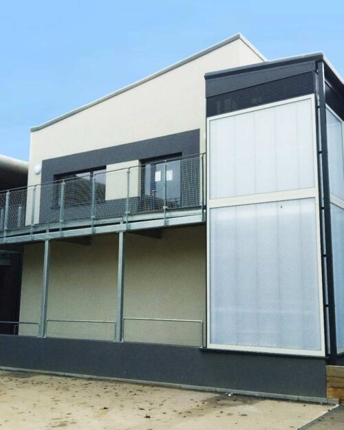 Front elevation photo of new teaching block with skybridge through to main school building.